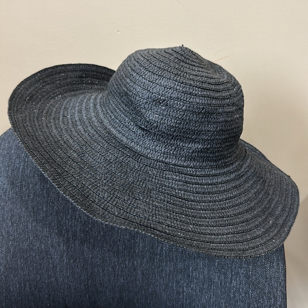 Black floppy straw hat